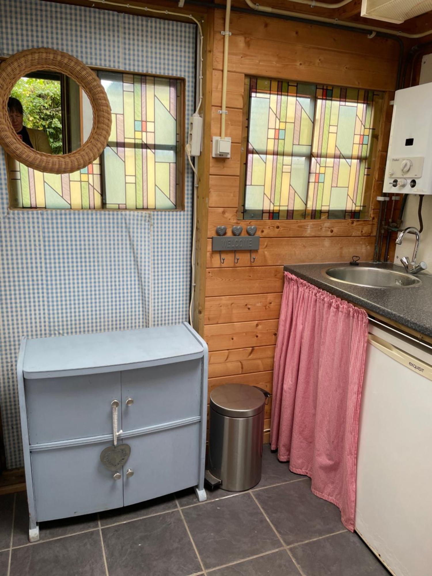 Kesteren Pipowagen Mamaloe Bed & Breakfast エクステリア 写真