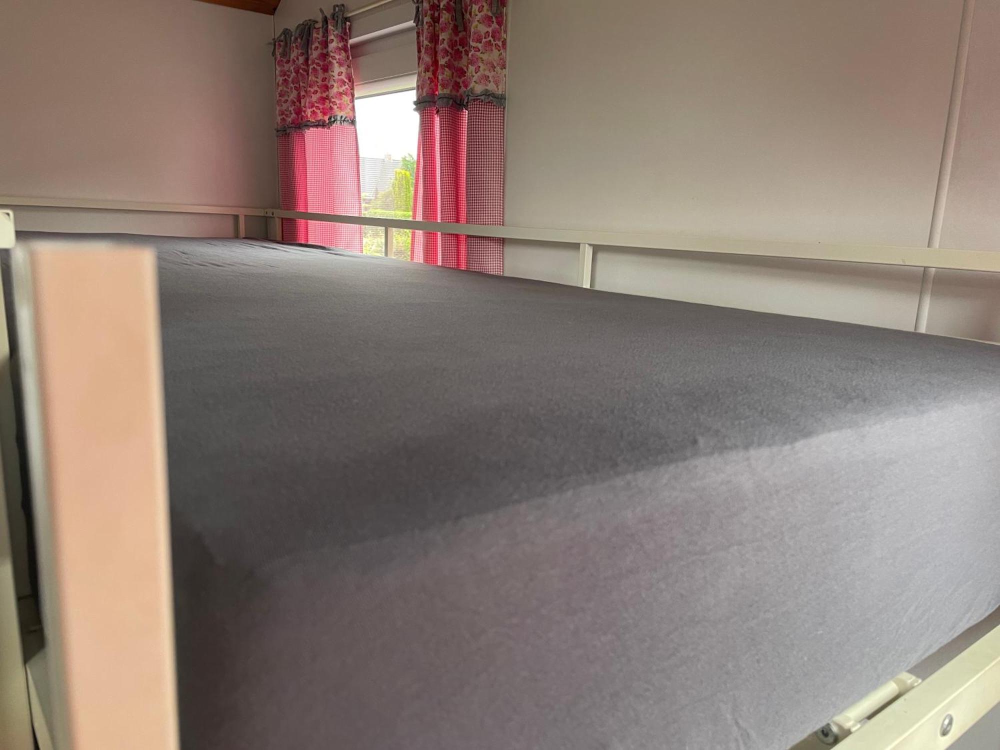 Kesteren Pipowagen Mamaloe Bed & Breakfast エクステリア 写真