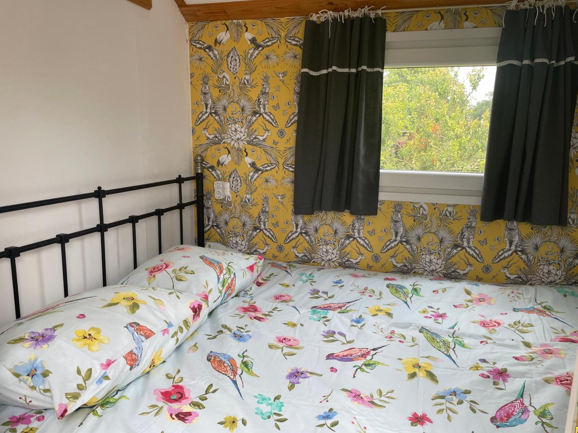 Kesteren Pipowagen Mamaloe Bed & Breakfast エクステリア 写真