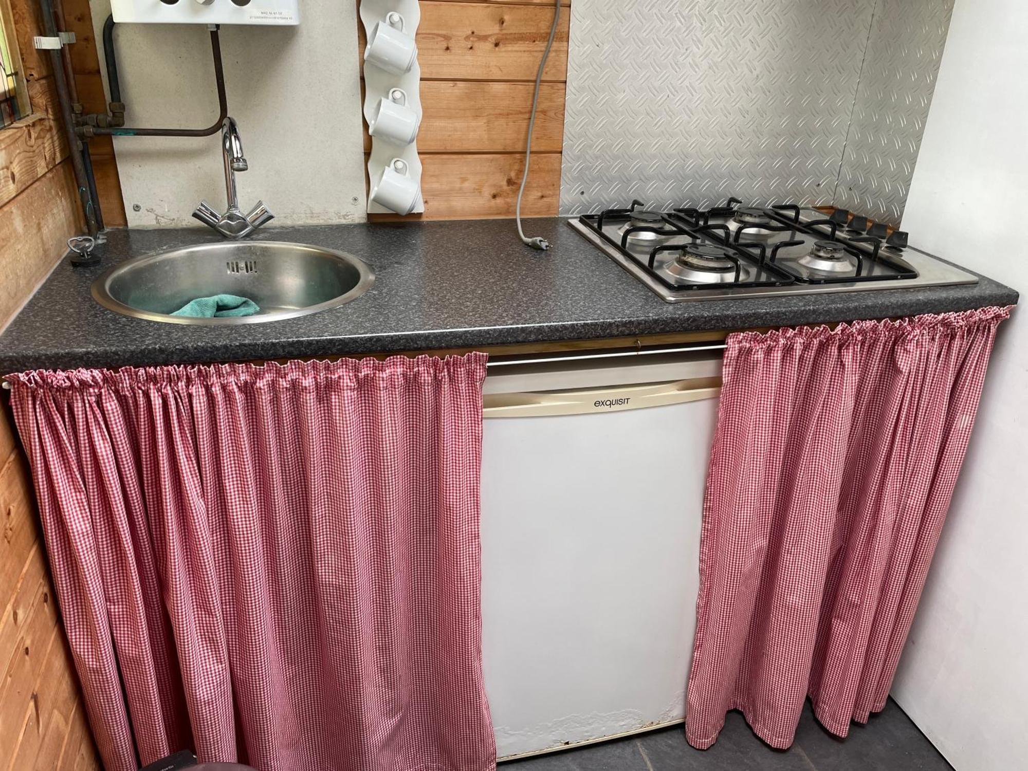 Kesteren Pipowagen Mamaloe Bed & Breakfast エクステリア 写真