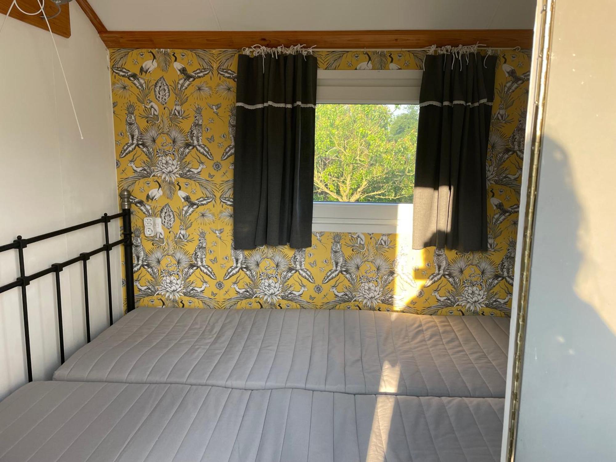 Kesteren Pipowagen Mamaloe Bed & Breakfast エクステリア 写真